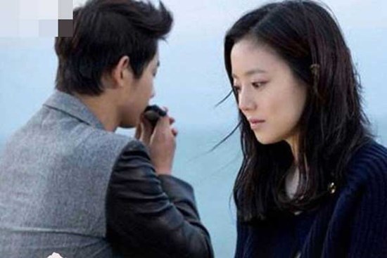 Ngày thứ 3 kết hôn chồng đánh tôi chảy máu mũi, bố mẹ đẻ đến cùng với 200 triệu khiến tôi bất ngờ