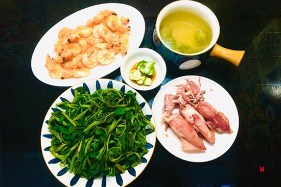 Mẹ đảm bận rộn vẫn cơm ngon canh ngọt mỗi ngày cho 2 con, chỉ dành 30 phút mà thực đơn đa dạng, hấp dẫn