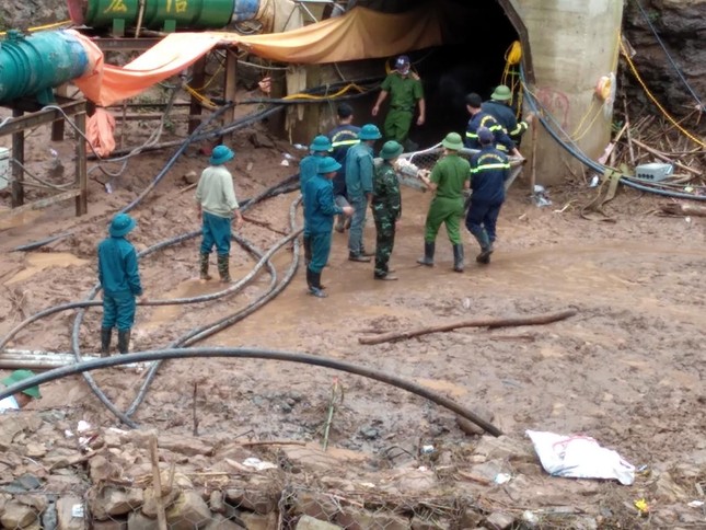 NÓNG: Gấp rút giải cứu công nhân mắc kẹt trong hầm thủy điện ở Điện Biên-3