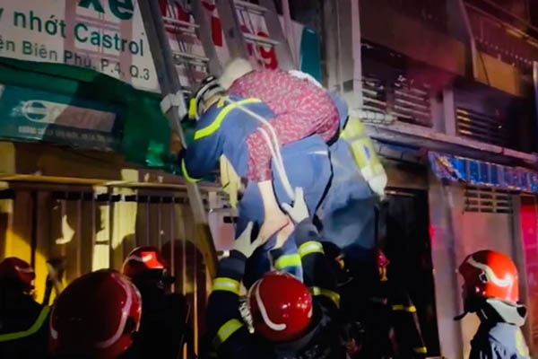 Hai mẹ con du khách Hà Nội bị đuối nước ở bãi biển Thiên Cầm-2