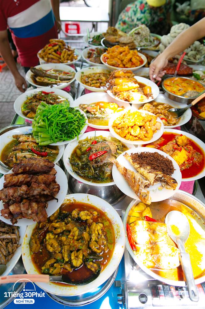 Hàng cơm trưa nổi tiếng phục vụ các đại gia công sở, toàn sếp chạy ô tô, tay ga đắt tiền sẵn sàng nhẹ nhàng chi mỗi ngày 100k - 200k/suất cơm-4