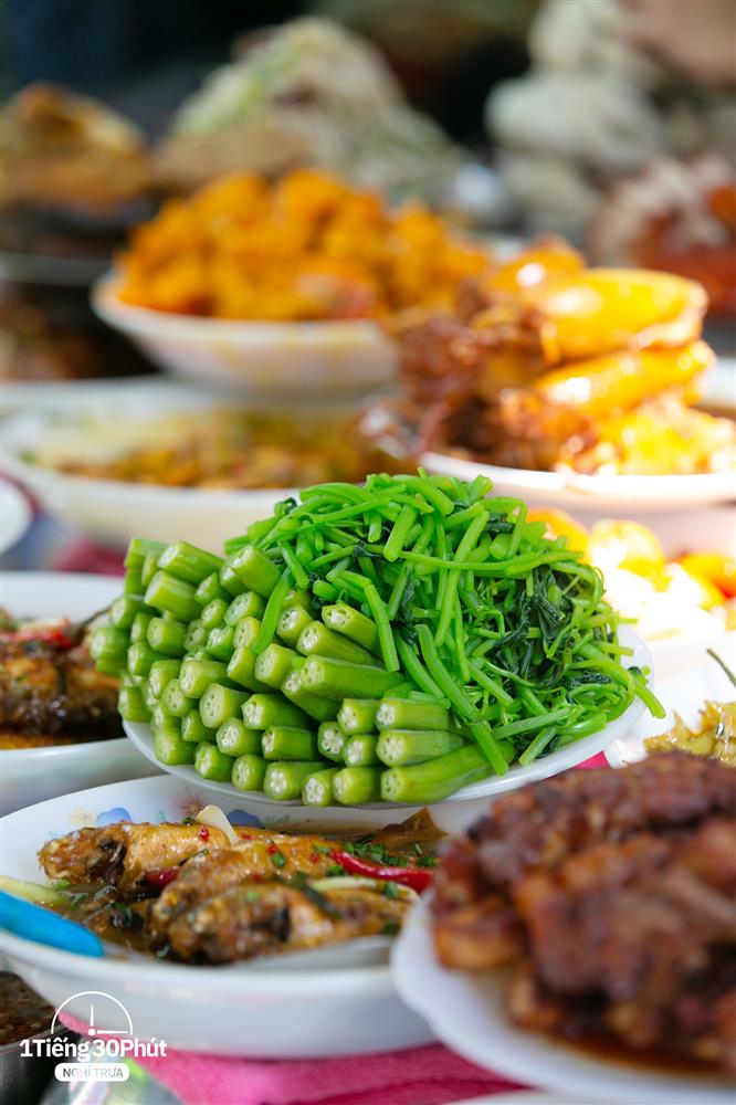 Hàng cơm trưa nổi tiếng phục vụ các đại gia công sở, toàn sếp chạy ô tô, tay ga đắt tiền sẵn sàng nhẹ nhàng chi mỗi ngày 100k - 200k/suất cơm-5