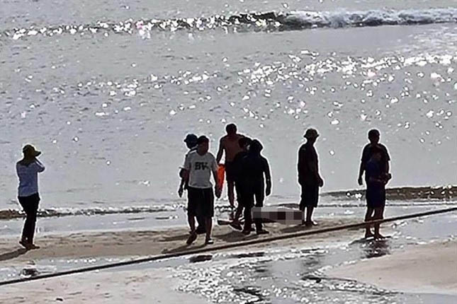 Hai mẹ con du khách Hà Nội bị đuối nước ở bãi biển Thiên Cầm-1