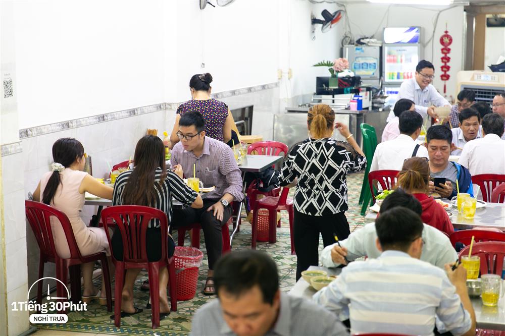 Hàng cơm trưa nổi tiếng phục vụ các đại gia công sở, toàn sếp chạy ô tô, tay ga đắt tiền sẵn sàng nhẹ nhàng chi mỗi ngày 100k - 200k/suất cơm-10