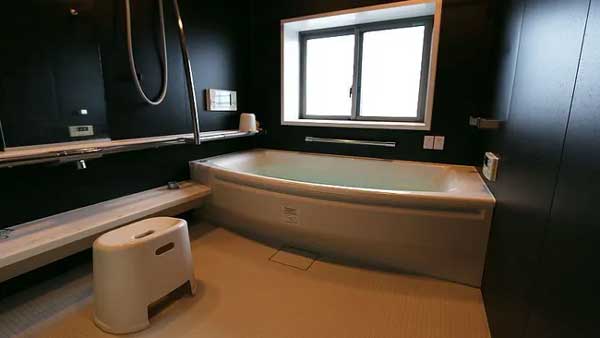 Khách nước ngoài chia sẻ về cú sốc” văn hoá vì thói quen tắm kỳ lạ của người Nhật-8