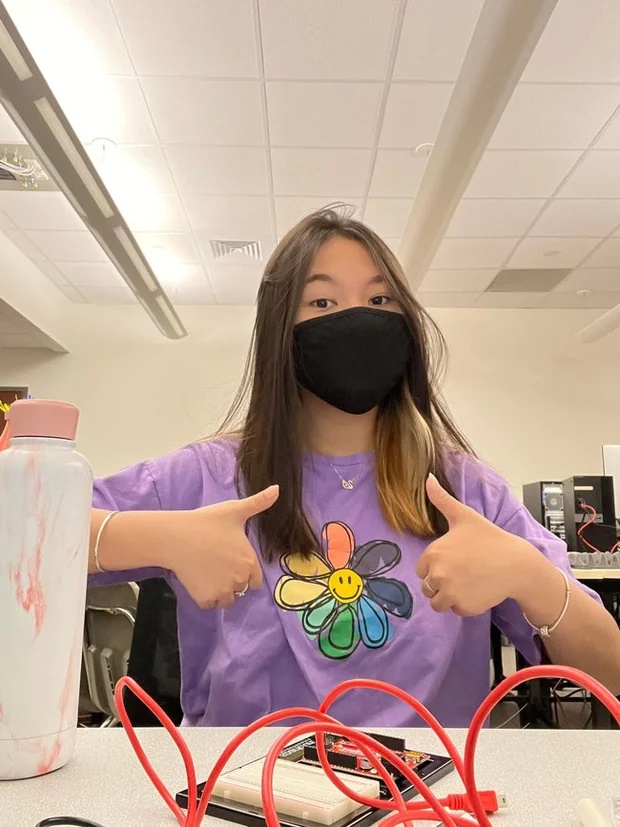 Không biết ngoại ngữ, bà mẹ nội trợ chia sẻ bí quyết dạy con học tiếng Anh theo kiểu con nhà nghèo: Con mới 15 tuổi đã đạt thành tích đáng nể-1