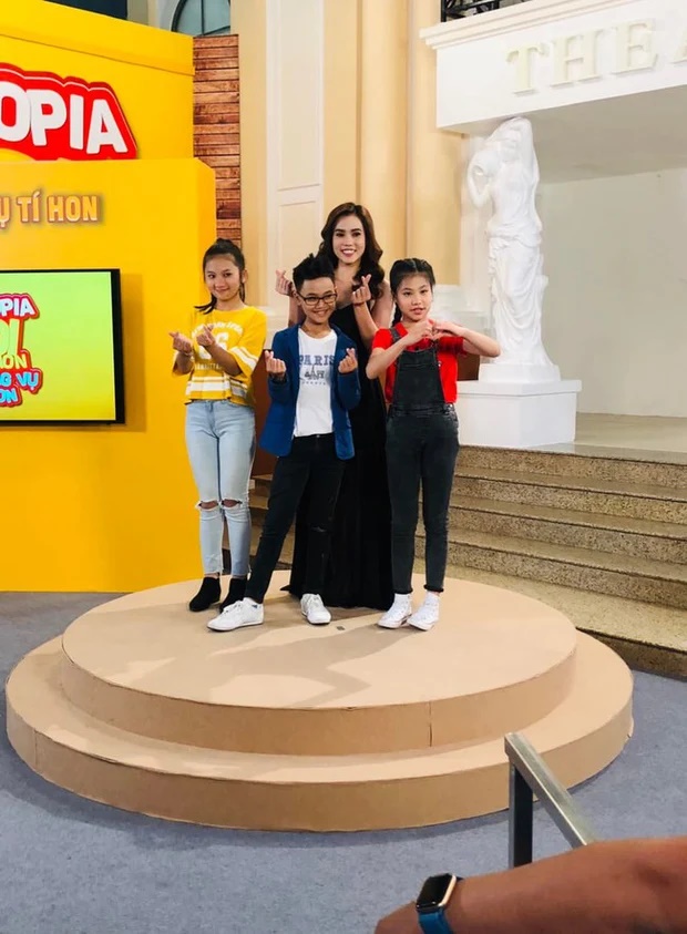 Không biết ngoại ngữ, bà mẹ nội trợ chia sẻ bí quyết dạy con học tiếng Anh theo kiểu con nhà nghèo: Con mới 15 tuổi đã đạt thành tích đáng nể-2