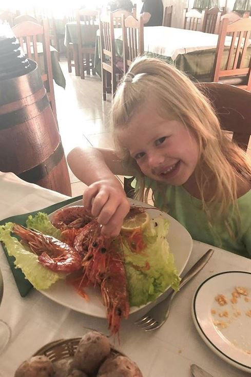 Nguyên nhân không ai ngờ khiến cô bé 5 tuổi ghét cả nhà” trong bài tập làm văn-2