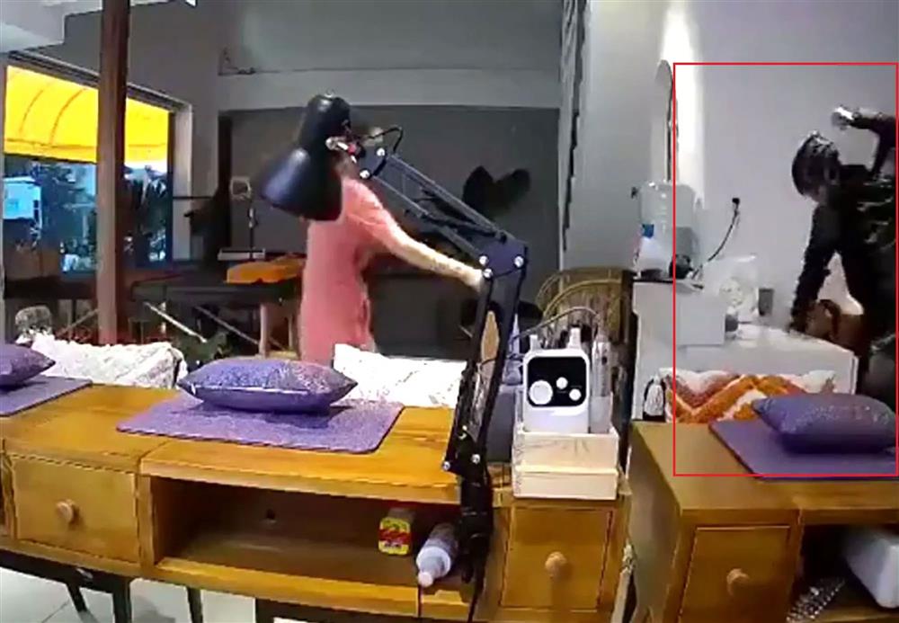 Níu kéo tình cảm bất thành, thanh niên hành hung dã man cô gái trong tiệm spa-1