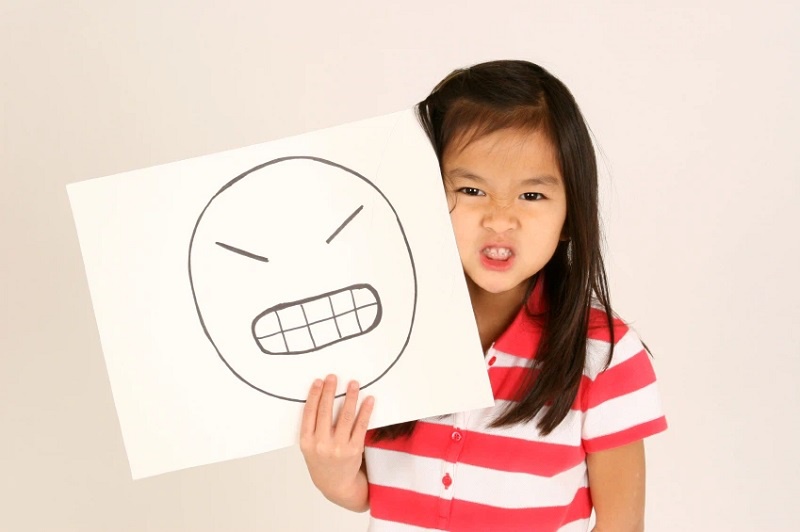 Giáo dục bằng đòn roi chỉ khiến trẻ thêm ngang bướng, cha mẹ cần thay đổi ngay nếu không muốn tàn phá tương lai của con cái-3