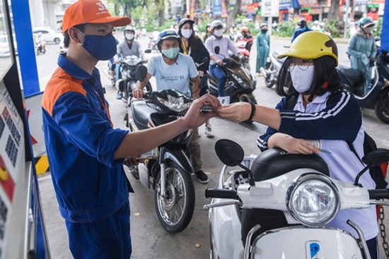 Giá xăng còn bao nhiêu nếu được giảm loạt thuế?