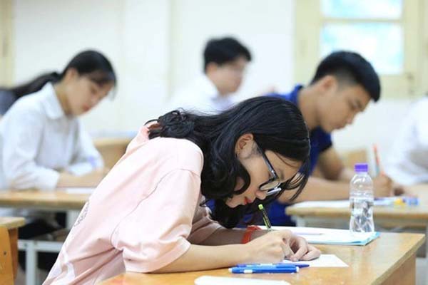 Bà mẹ thuộc gia đình trung lưu tung bảng liệt kê chi phí nuôi dạy con gái 12 năm: Con số giật mình nhưng gây chú ý nhất là 1 chi tiết-4