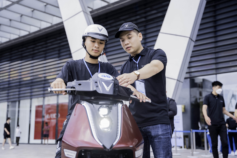 Nhận xe trước, trả tiền sau khi mua xe máy điện VinFast-2