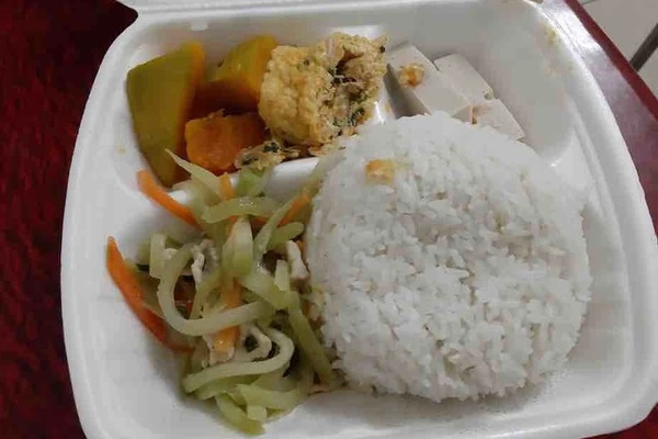 Sinh viên ứng phó bão giá: Tăng cường săn sale và chia tay thú vui cà phê, cơm hàng-1