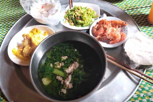 Sinh viên ứng phó bão giá: Tăng cường săn sale và chia tay thú vui cà phê, cơm hàng-2