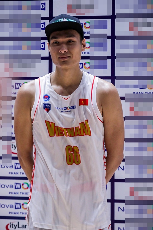 Hai toà tháp đôi của làng bóng rổ Việt: Người cao 2,03m, người xấp xỉ 2m và nổi tiếng với những pha úp rổ thần sầu-1