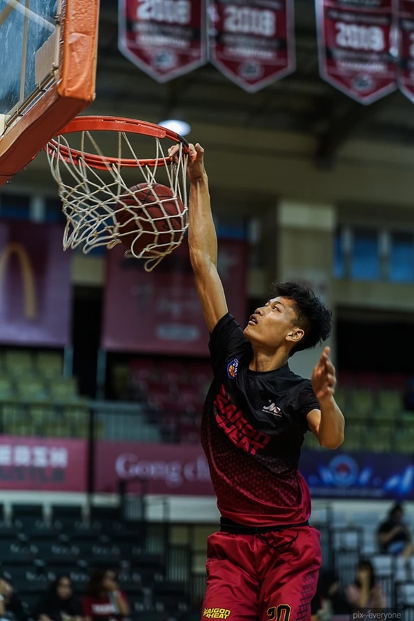 Hai toà tháp đôi của làng bóng rổ Việt: Người cao 2,03m, người xấp xỉ 2m và nổi tiếng với những pha úp rổ thần sầu-4