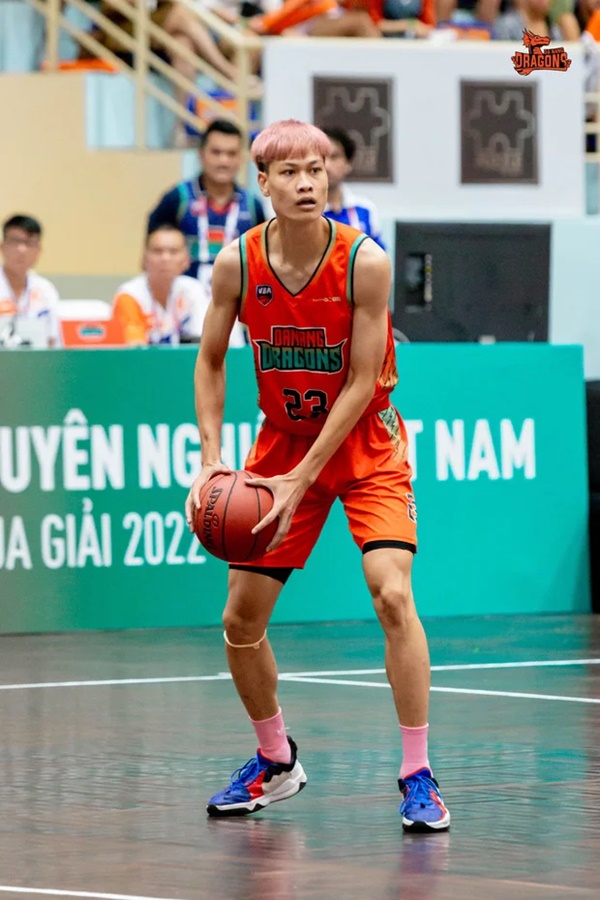 Hai toà tháp đôi của làng bóng rổ Việt: Người cao 2,03m, người xấp xỉ 2m và nổi tiếng với những pha úp rổ thần sầu-5