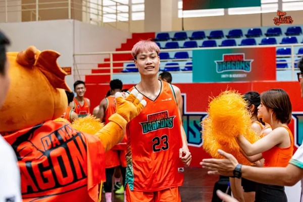 Hai toà tháp đôi của làng bóng rổ Việt: Người cao 2,03m, người xấp xỉ 2m và nổi tiếng với những pha úp rổ thần sầu-6