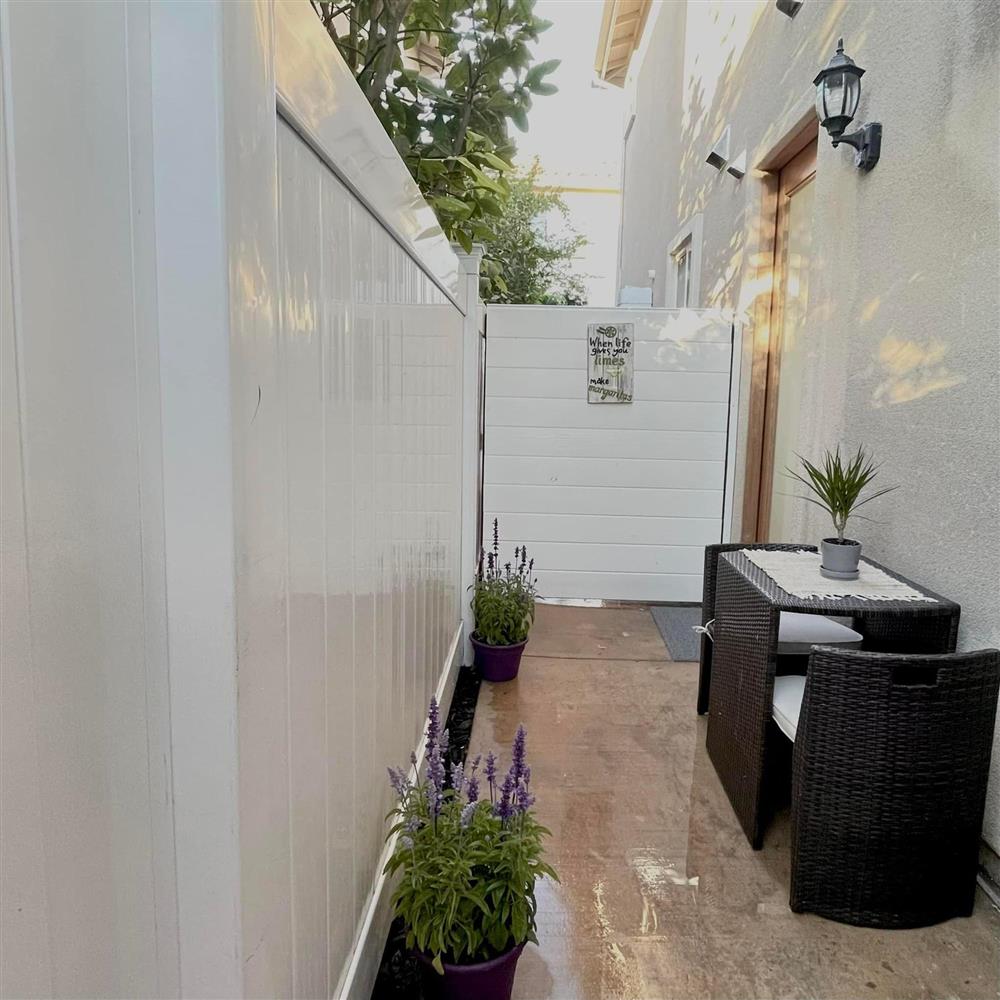 Độc đáo căn nhà được sửa lại từ garage của người mẫu Ngọc Quyên trên đất Mỹ-4