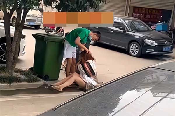 Người đàn ông đánh cô gái, nhét vào thùng rác vì bị lừa tiền, đối phương chỉ phản kháng trước điều này-1