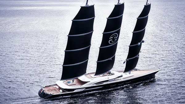 Tỷ phú cũng có lúc phải buồn: Jeff Bezos bị phát hiện với dáng vẻ sầu não và cô đơn gây chú ý-2