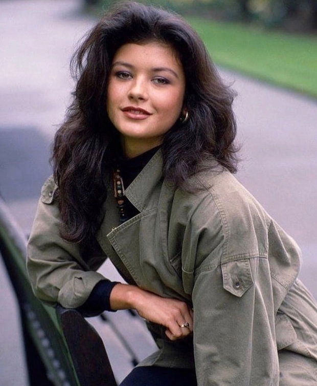 Biểu tượng nhan sắc Hollywood Catherine Zeta-Jones: Cuộc hôn nhân sóng gió gần 2 thập kỷ bên chồng tài tử hơn 25 tuổi-2