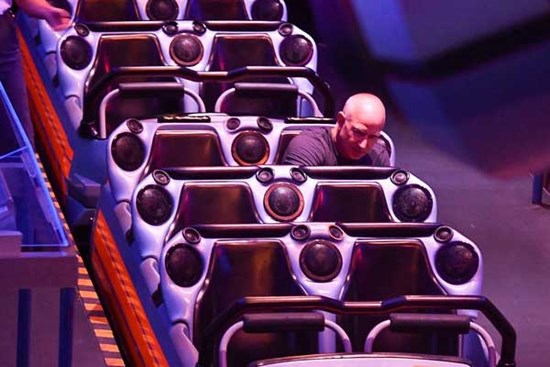 Tỷ phú cũng có lúc phải buồn: Jeff Bezos bị phát hiện với dáng vẻ sầu não và cô đơn gây chú ý