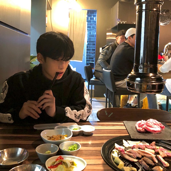 6 thói quen mùa hè đang âm thầm bào mòn lá lách và dạ dày nhưng rất nhiều người trẻ vẫn làm hằng ngày-5