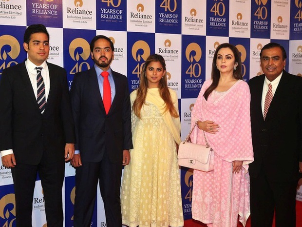 Chân dung người kế nghiệp 30 tuổi của tỷ phú giàu thứ hai châu Á-2