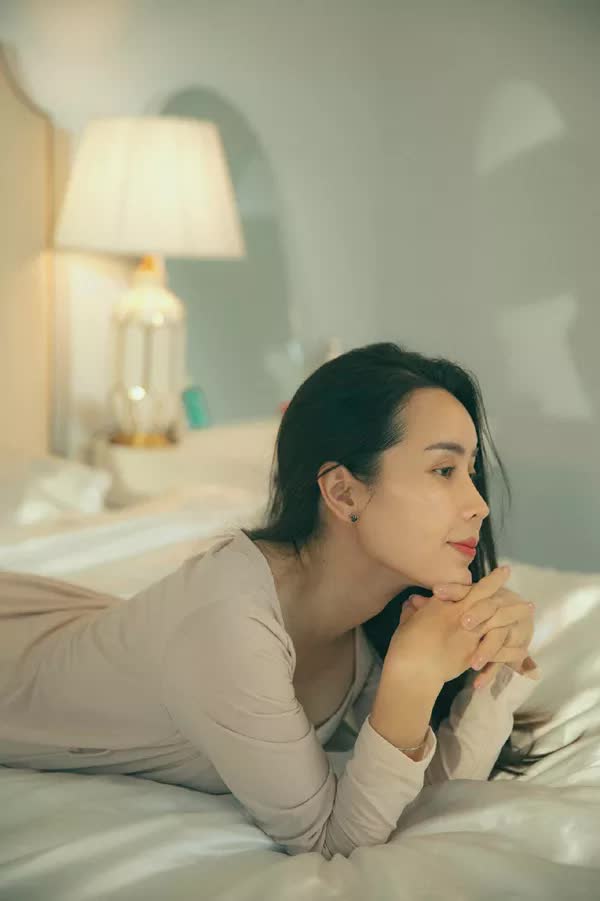 Lưu Hương Giang - mẹ 2 con dáng nuột, da đẹp nhờ thói quen ăn uống và dưỡng da cực quan trọng mỗi ngày-4