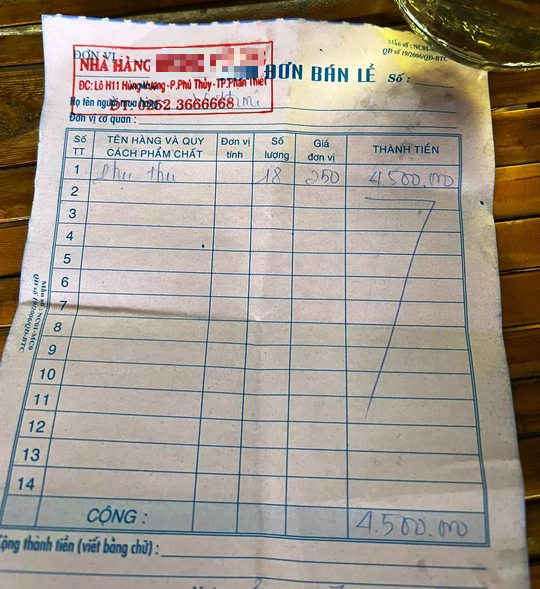 Đem 18 kg hải sản vào nhà hàng, khách phản ứng vì phí phụ thu 4,5 triệu-2