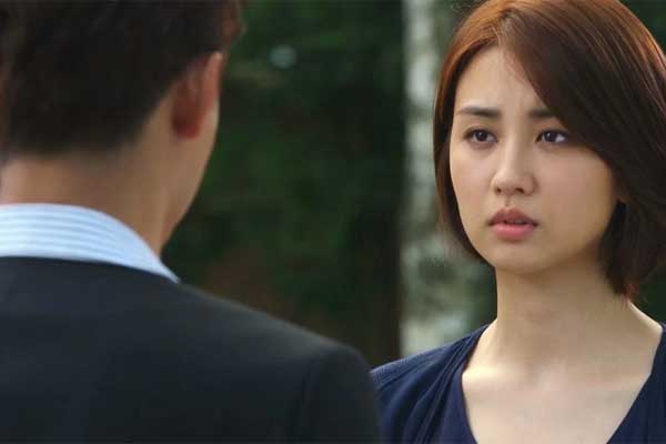 Đêm tân hôn mẹ chồng vào tận phòng rồi tiết lộ điều khủng khiếp khiến con dâu suy sụp vì sốc nặng-2