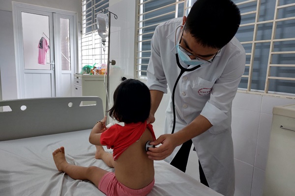 Hàng chục trẻ được phát hiện mắc cúm A mỗi ngày một cách bất thường-3