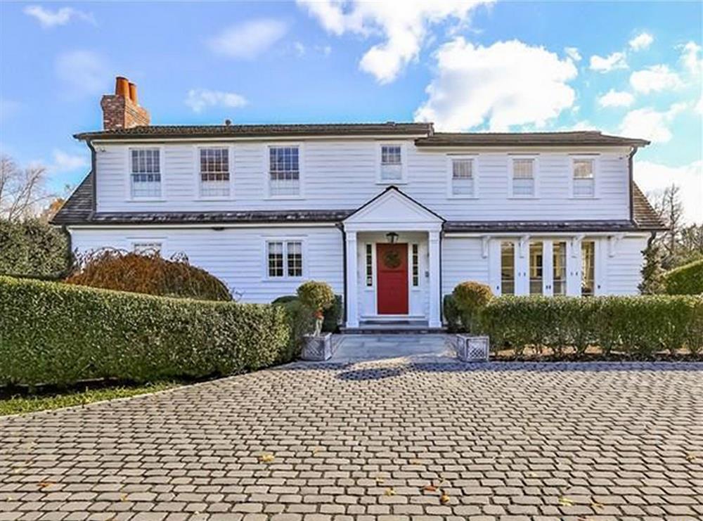 Khám phá bên trong trang trại rộng lớn của mỹ nhân Hollywood Anne Hathaway, đặc biệt nhất là khu vườn kiểu Anh-1