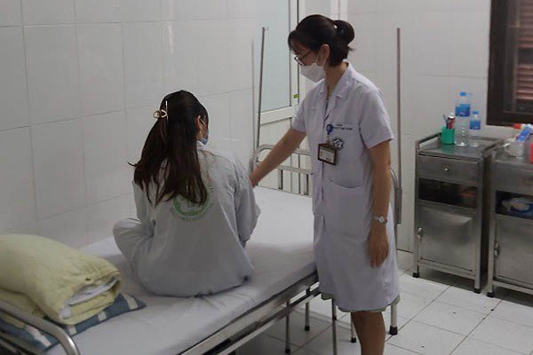 Nữ sinh Quảng Bình trầm cảm sau sinh tự cầm dao rạch bụng-2