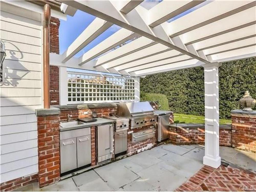 Khám phá bên trong trang trại rộng lớn của mỹ nhân Hollywood Anne Hathaway, đặc biệt nhất là khu vườn kiểu Anh-11