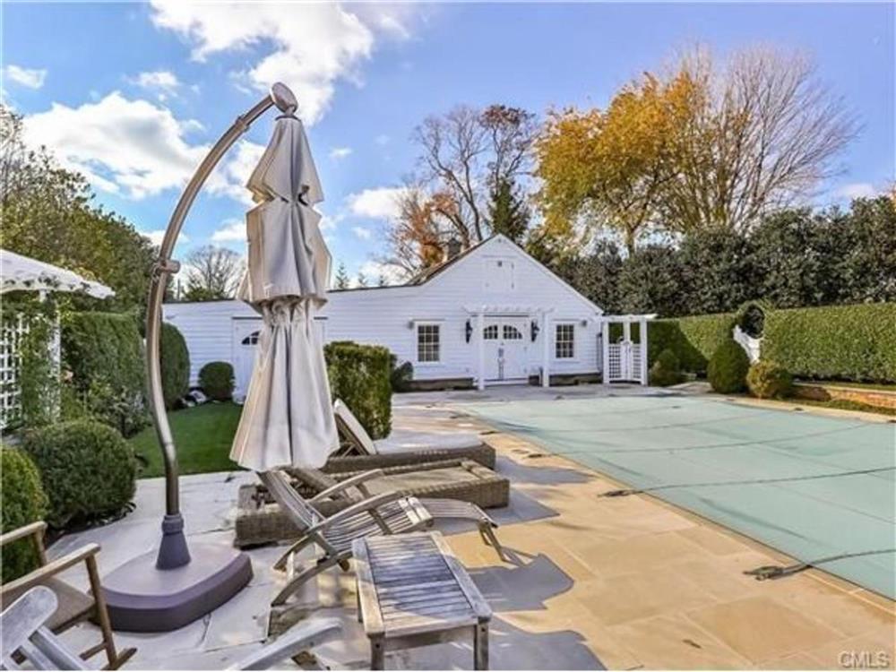 Khám phá bên trong trang trại rộng lớn của mỹ nhân Hollywood Anne Hathaway, đặc biệt nhất là khu vườn kiểu Anh-12