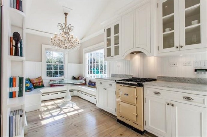 Khám phá bên trong trang trại rộng lớn của mỹ nhân Hollywood Anne Hathaway, đặc biệt nhất là khu vườn kiểu Anh-15