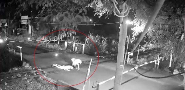 Nhân viên gác chắn kể lại giây phút thót tim khi cứu người trước mũi tàu ở Đồng Nai-1