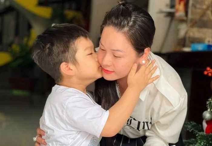 Nhật Kim Anh: Tôi mong con trai có được tình cảm trọn vẹn từ bố mẹ-10