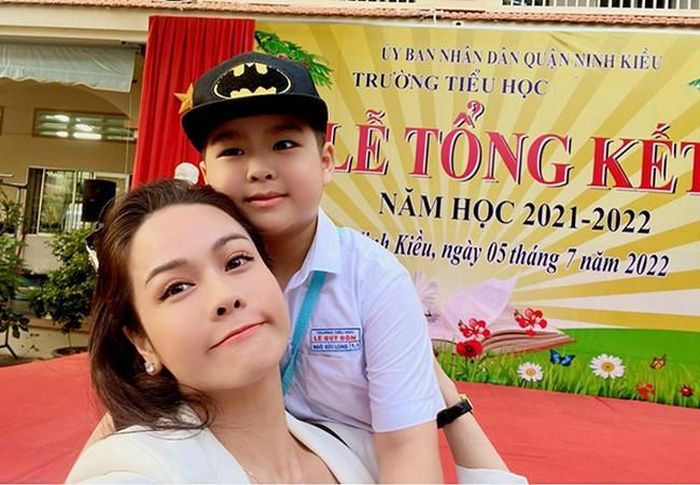 Nhật Kim Anh: Tôi mong con trai có được tình cảm trọn vẹn từ bố mẹ-8
