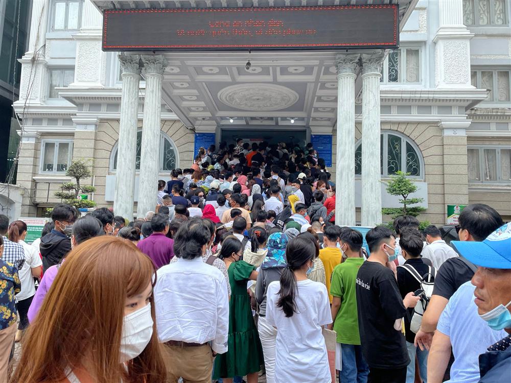 Đây là lý do bạn không cần phải dậy sớm đi chen lấn toát mồ hôi để làm hộ chiếu mẫu mới-1