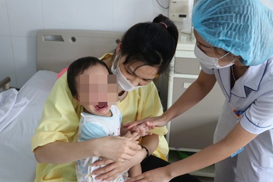 Hàng chục trẻ được phát hiện mắc cúm A mỗi ngày một cách bất thường