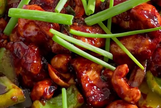 Thịt gà xào cùng loại hạt này ngon xuất sắc, lại giúp giảm mỡ tăng cơ: Chị em phải thử ngay thôi!
