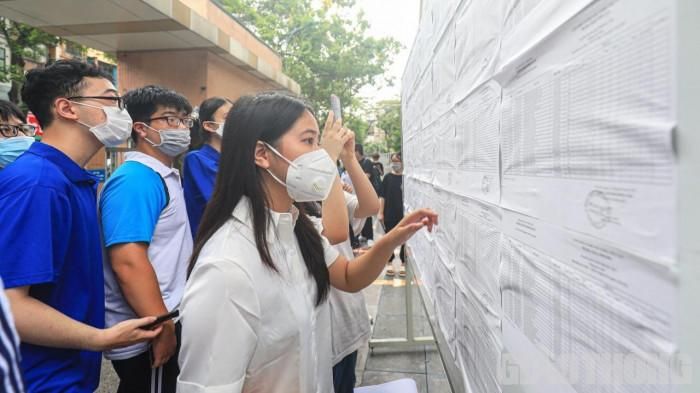 Hình ảnh thí sinh thi tốt nghiệp THPT 2022 bước vào ngày thi đầu tiên-3