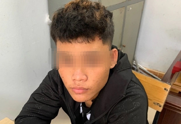 2 tên cướp nhí giật túi xách, kéo lê cô gái hàng chục mét trên đường-1