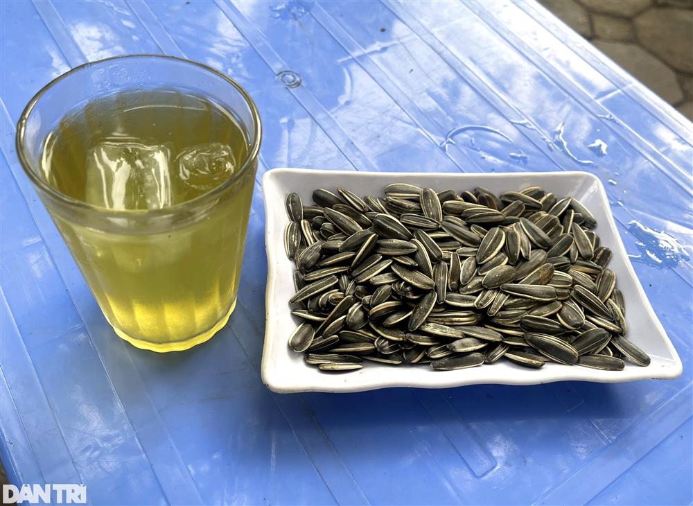 Bán nghìn cốc nước ngày nóng, chủ quán ở Hà Nội kiếm 50 triệu đồng/tháng-6