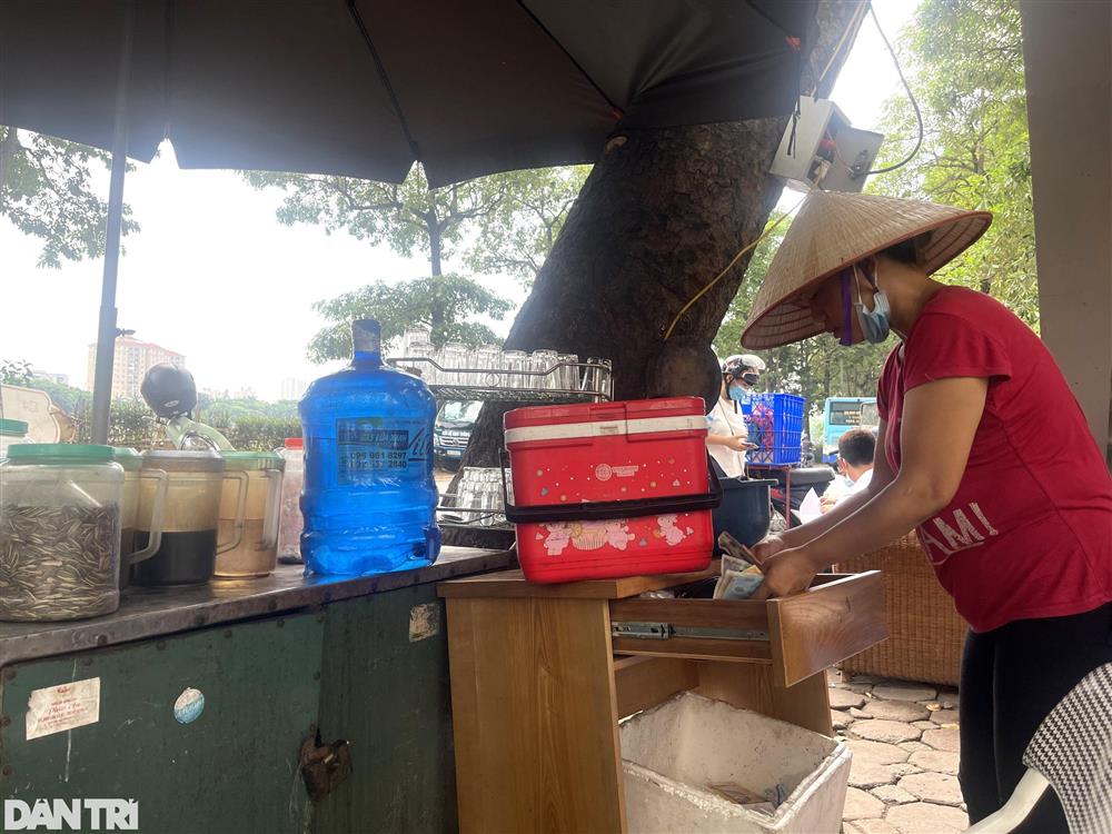 Bán nghìn cốc nước ngày nóng, chủ quán ở Hà Nội kiếm 50 triệu đồng/tháng-4
