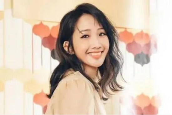 Nữ ca sĩ xinh đẹp qua đời ở tuổi 41 do mắc cùng căn bệnh giống mẹ, chuyên gia chỉ rõ khả năng di truyền cao